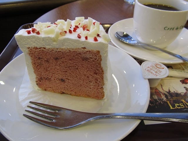 今日のケーキセット 苺のシフォンケーキ カフェ ド クリエ j dの備忘録 今日のケーキセット 苺のシフォンケーキ カフェ ド クリエ j dの備忘録