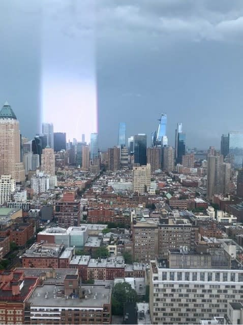 ニューヨークに巨大な光の柱 スピリチュアルで考える社会不安障害 対人恐怖症