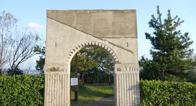 粟崎遊園の門