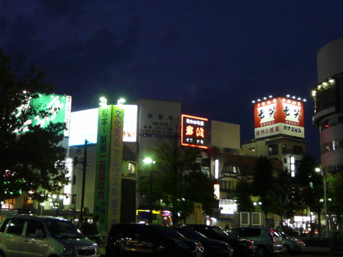 夜の松本駅前