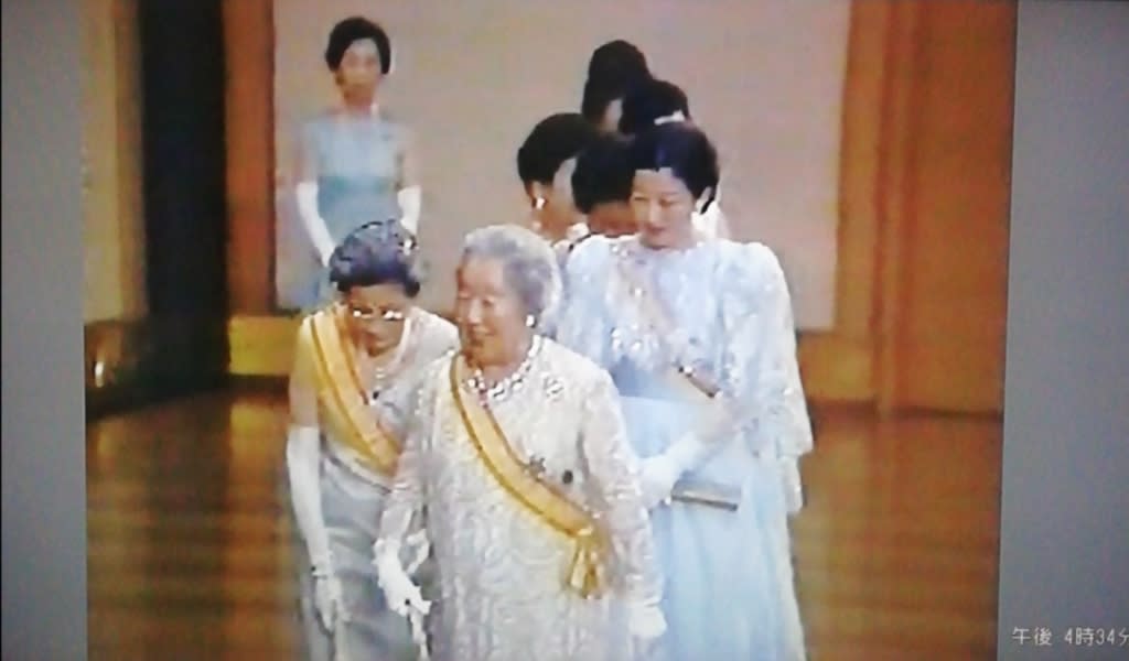 改めての新年のご挨拶と 良く分からない両陛下の御振る舞いと若宮 若君の羽織袴姿 シロガネの草子 改めての新年のご挨拶と 良く分からない両陛下の御振る舞いと若宮 若君の羽織袴姿 シロガネの草子