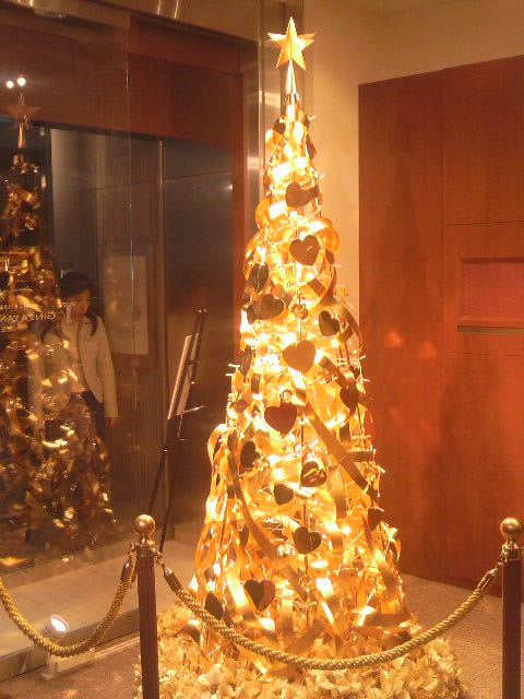 ゴールドクリスマスツリー つれづれなるままに