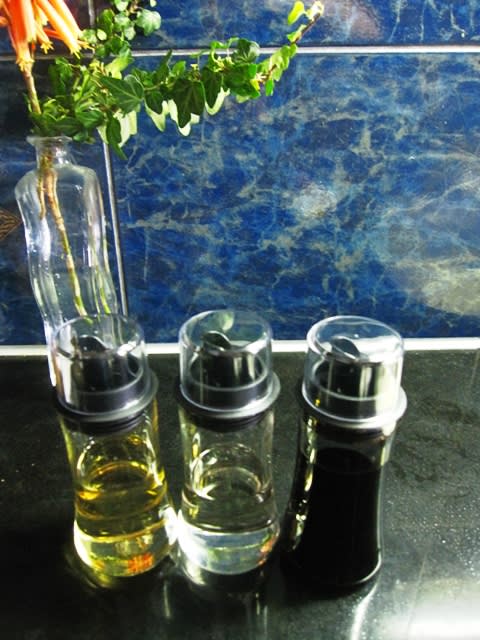 やっと見つけた液体調味料入れ 20年ぶりにリニューアルです これってやはり化石 私のライフスタイル やっと見つけた液体調味料入れ 20年ぶりにリニューアルです これってやはり化石 私のライフスタイル