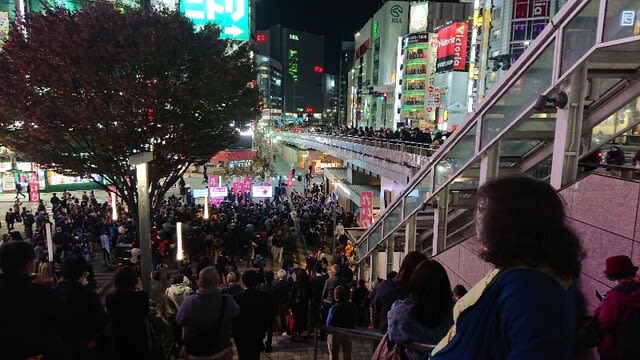 ブログ 山本太郎が新宿駅東南口で演説 かなりな三密で大丈夫 広報邂逅記