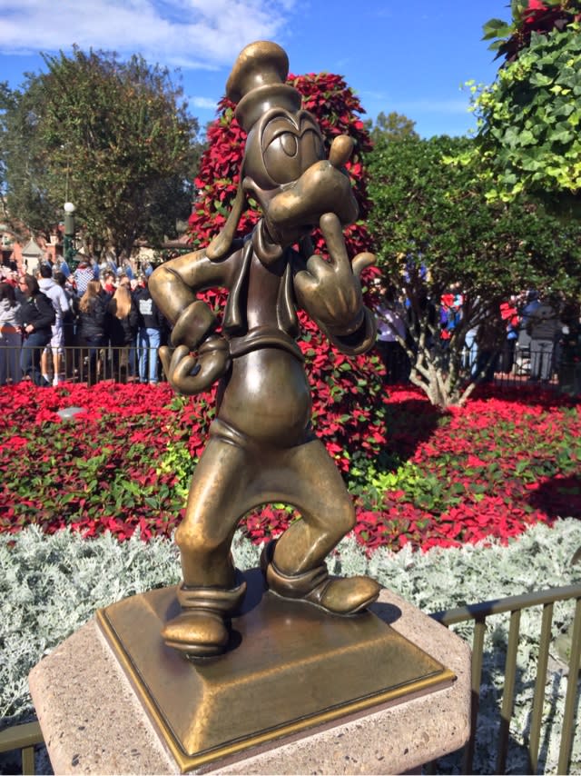 MK:ウォルト・ディズニーとミッキーの銅像 - GOMA-BLOG