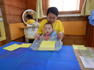 あか 0歳児 七夕製作 戸外遊び おおわだ保育園 子どもたちの様子