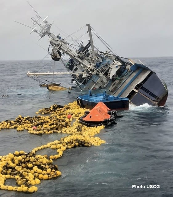 エクアドルの漁船が転覆 太平洋で沈没 Uscgにより37人が救出された Memories On The Sea 海の記録