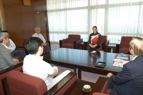 ロンドンオリンピック シンクロ日本代表の吉田胡桃さんが倉田市長を表敬訪問 撮れたて箕面ブログ