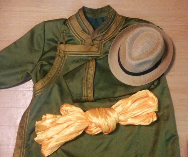 ８枚目のデール（モンゴル伝統衣装） ＋ 麦わら帽子 - 馬頭琴日記
