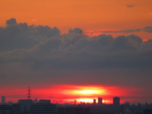 日の出と 満月 高尾暮らし 日の出と 満月 高尾暮らし