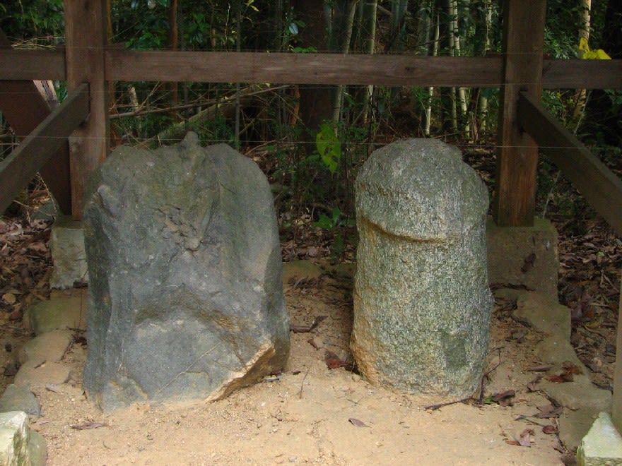 飛鳥坐神社のマラ石 愛しきものたち 飛鳥坐神社のマラ石 愛しきものたち