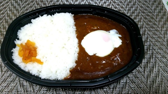ファミリーマート:こだわりカレー(中辛)