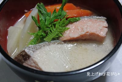ブリの粕汁 見上げれば花びら ブリの粕汁 見上げれば花びら