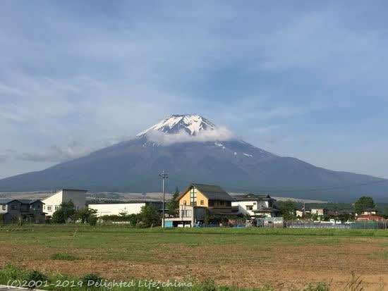 忍野八海が描かれているカラーマンホール 忍野村 レンレンのひとりごと