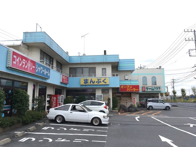 お隣の ナマステネパール というカレー屋さんも気になったw