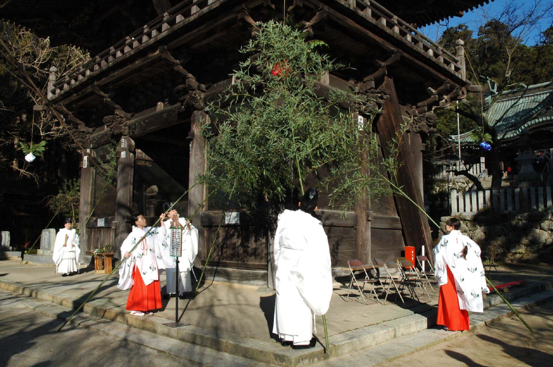 筑波山神社の風景 12月15日（土）神社のすす払い - ふるさとは誰にも 
