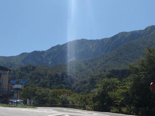 天から光が降りて