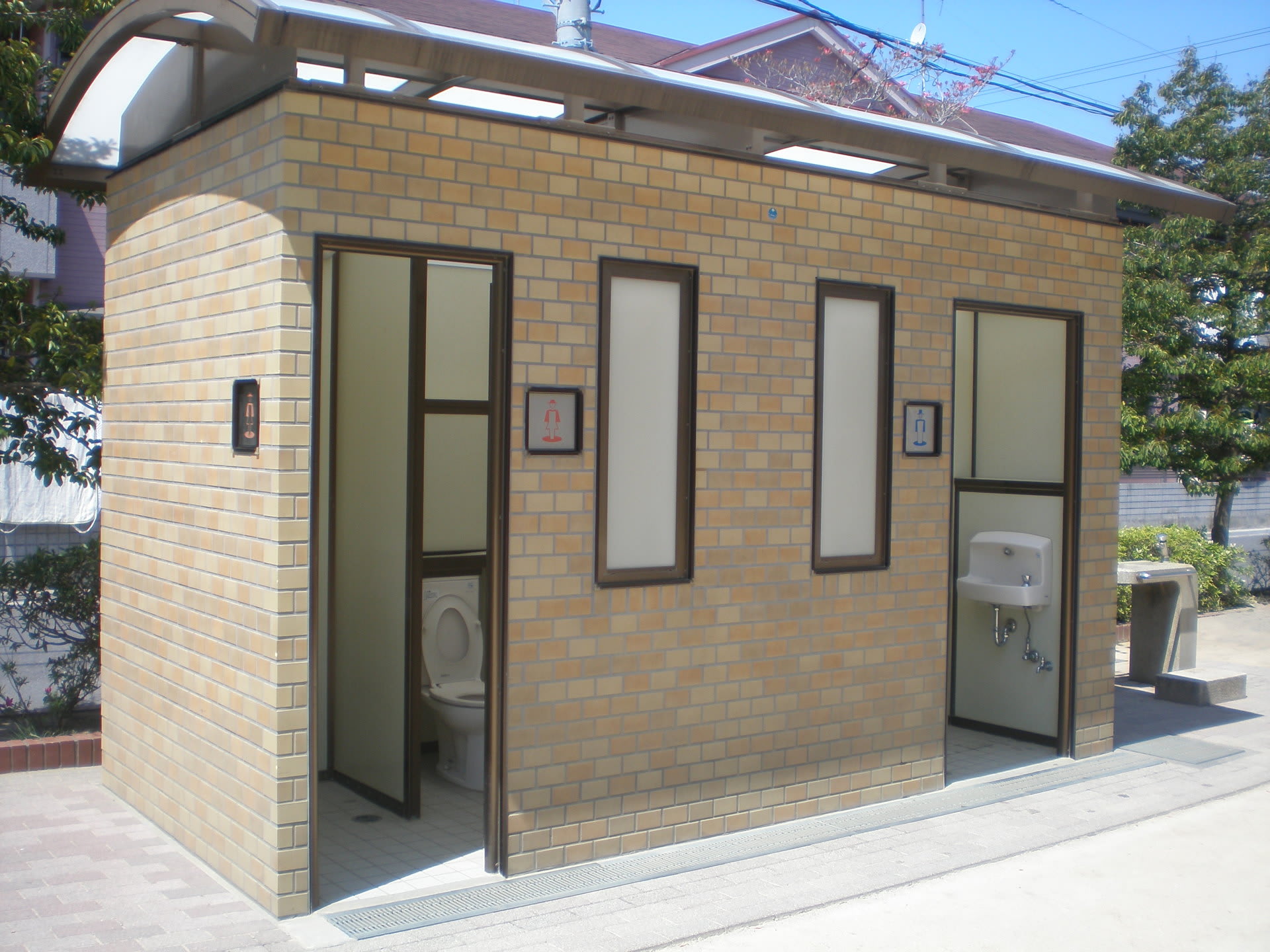 男女別型トイレ2 公園トイレ写真ブログ2nd/公園情報センター提供