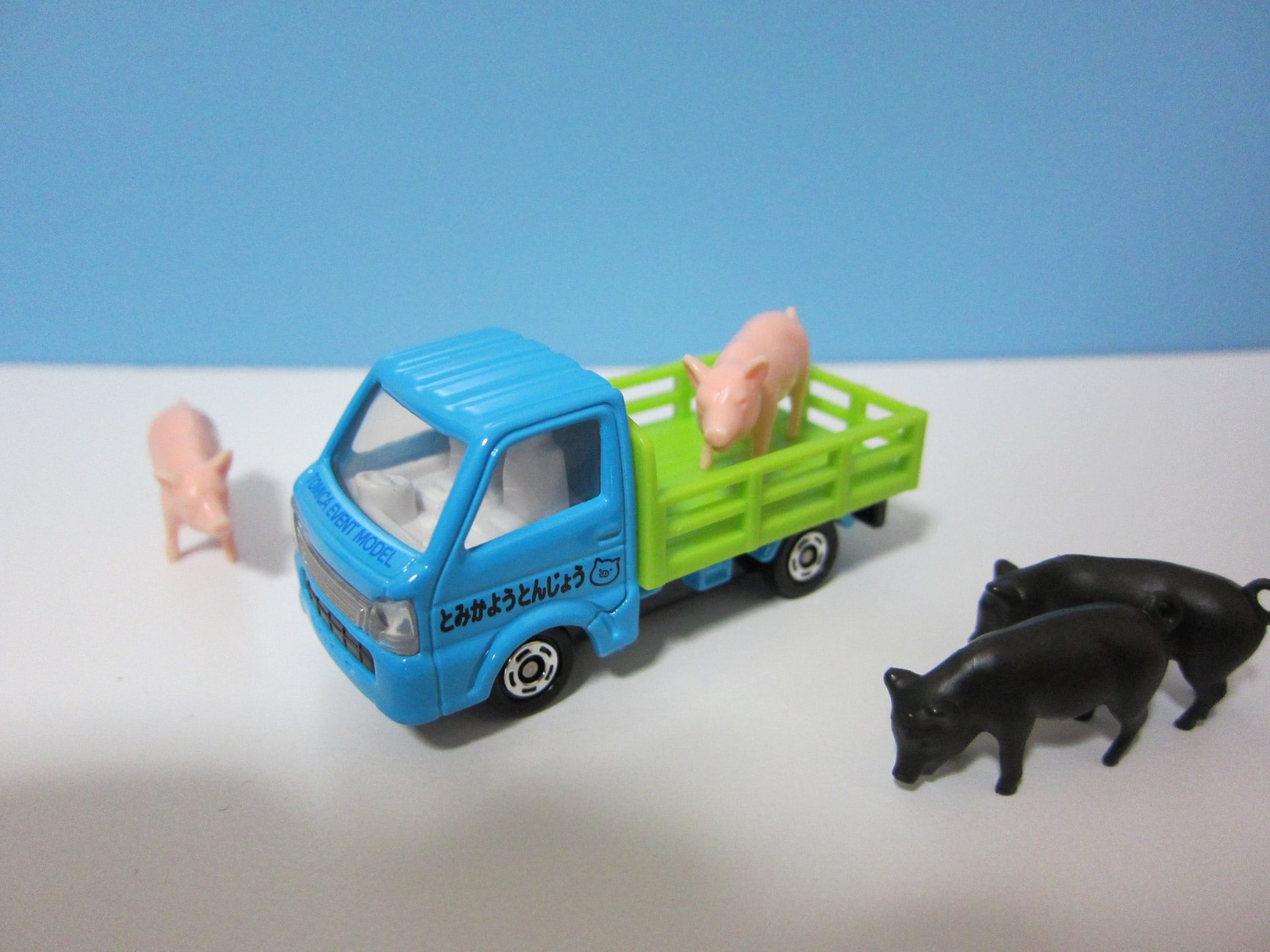 トミカ イベントモデル 運搬トラック ぶた - ドリームガレージ～三人の子供達のトミカ箱