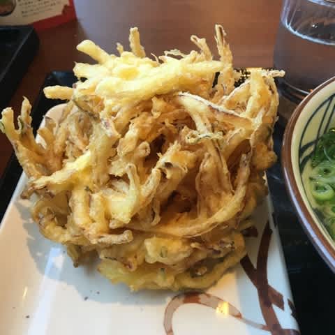 丸亀製麺でうどん 巨大野菜かき揚げで満腹 パスタはペペが好き 丸亀製麺でうどん 巨大野菜かき揚げで満腹 パスタはペペが好き