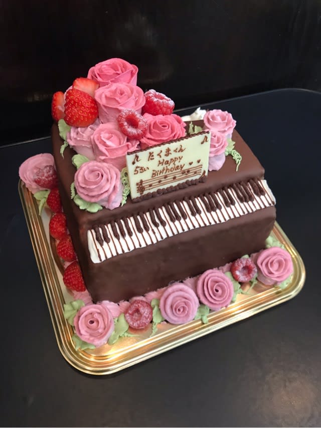 ピアノ型スペシャルお誕生日ケーキ ロレーヌ洋菓子店 Blog