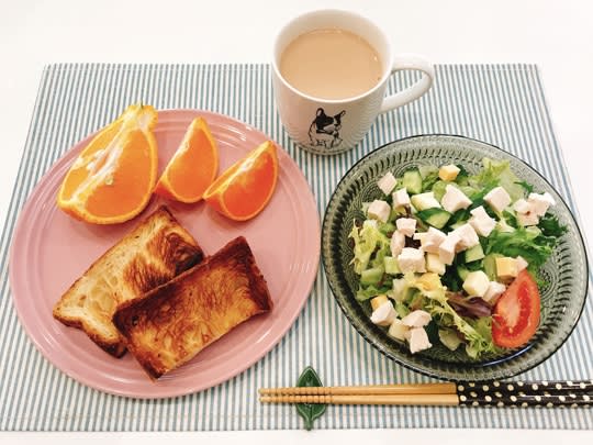鶏ハムとチーズ2種類のサラダの朝ごはん まこの食いしん坊日記