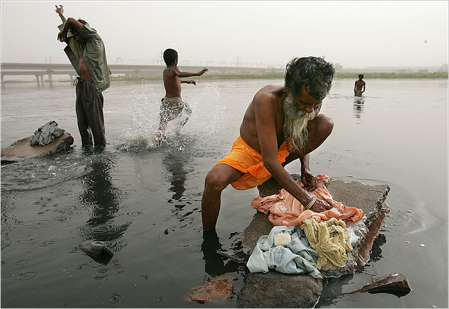 渇いた巨人 水問題は渇水と不潔な汚泥 インド Memories On The Sea 海の記録