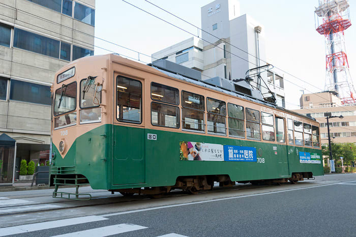 たった1両の旧塗色車です 富山地鉄デ7000形 2 鉄風味な写真日記 たった1両の旧塗色車です 富山地鉄デ7000形 2 鉄風味な写真日記