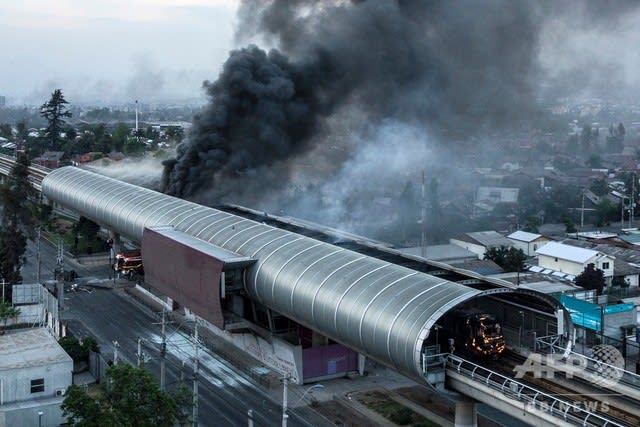チリ首都の暴動で3人死亡 略奪受けたスーパーマーケットが炎上 Emerald Web 拝啓 福澤諭吉さま