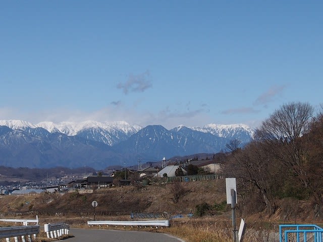渓流釣り解禁 常念が見える部屋から