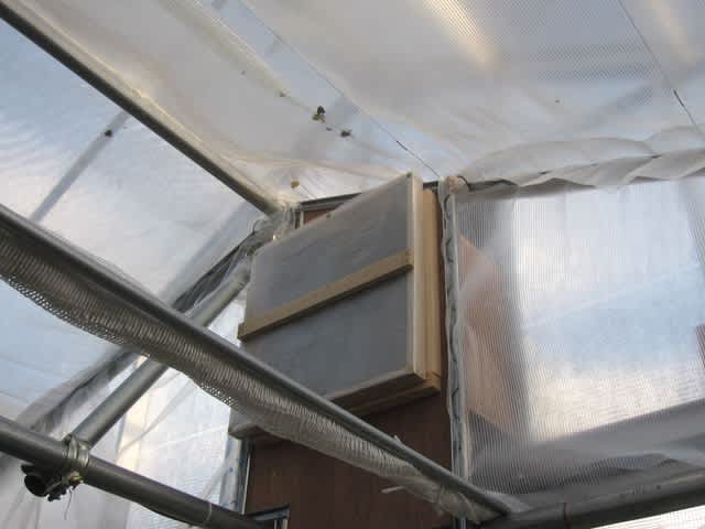 蘭舎 換気扇ー給排気ダクトの蓋の取付け 物置小屋の住人 蘭舎 換気扇ー給排気ダクトの蓋の取付け 物置小屋の住人