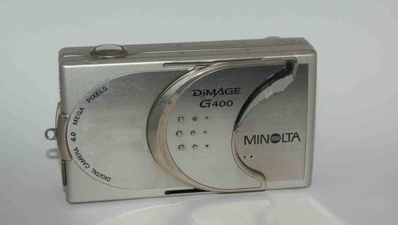 MINOLTA DiMAGE G400 コニカミノルタデジカメ第１号機 - 乾電池の画像 ...