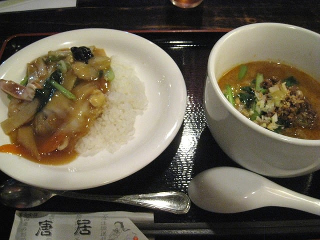 担々麺とハーフ中華丼