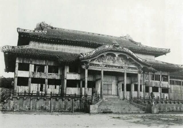 鎌倉芳太郎 資料 1923年~1924年の首里城龍柱は正面向きです 鎌倉芳太郎 資料 1923年~1924年の首里城龍柱は正面向きです