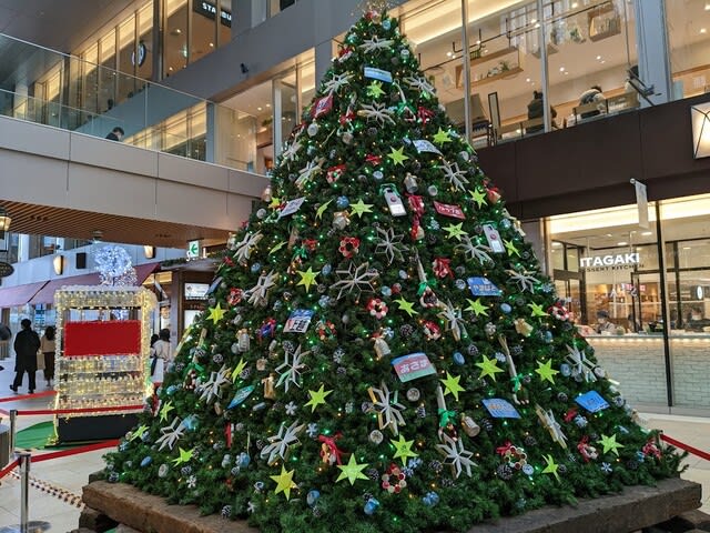 仙台駅東西通路のクリスマスツリー - おんせんたまごのお気楽日記