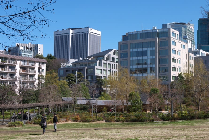 港区の坂を歩く 檜町公園 東京ミッドタウン敷地内 から乃木坂へ 緑には 東京しかない