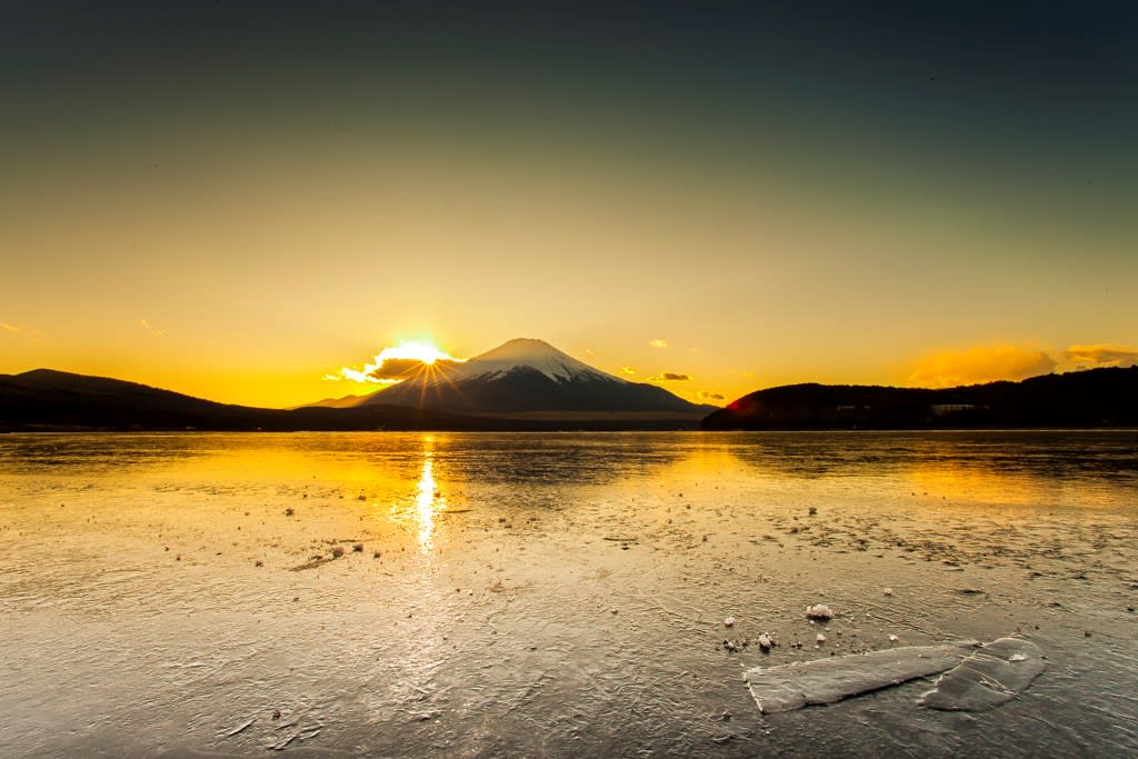 富士山と夕日の写真