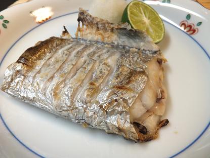 太刀魚の塩焼きと糸こんにゃくの炒めもの 悔しいアボカドの裏切り 小太郎のまんぷく日記