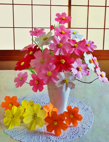飾れる四季折々の花の折り紙 14 作品 9 10月 コスモス とキバナコスモス ミルちゃんの夢日記