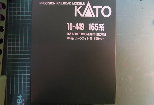 ＫＡＴＯの10-449 １６５系ムーンライト 茶 ３両セットを弄る