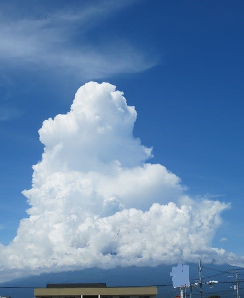夏富士と入道雲 夢見るタンポポおばさん