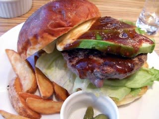 233食め コズミックバーガー のアボカドバーガー 西日本ハンバーガー協会 Nhk 公式ブログ 究極のハンバーガーを作ろう In関西