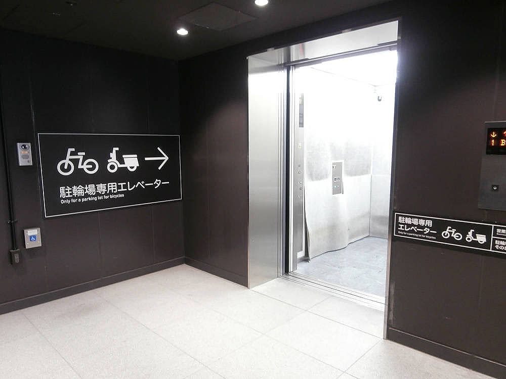 グランフロント大阪地下バイク駐輪場