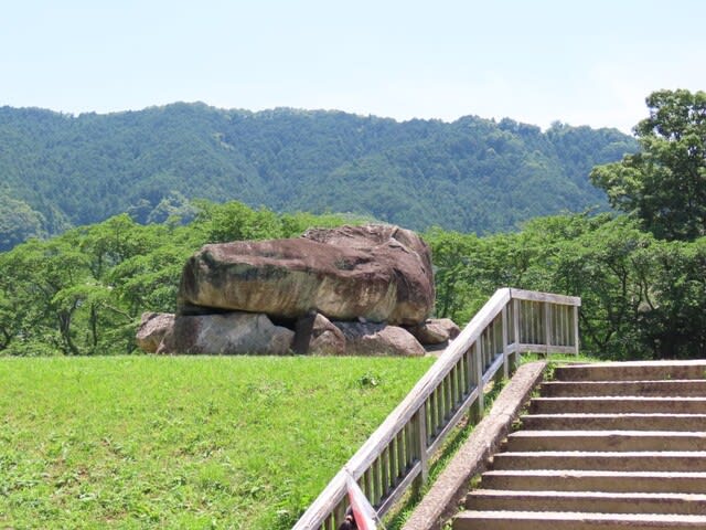 石舞台古墳（いしぶたいこふん）