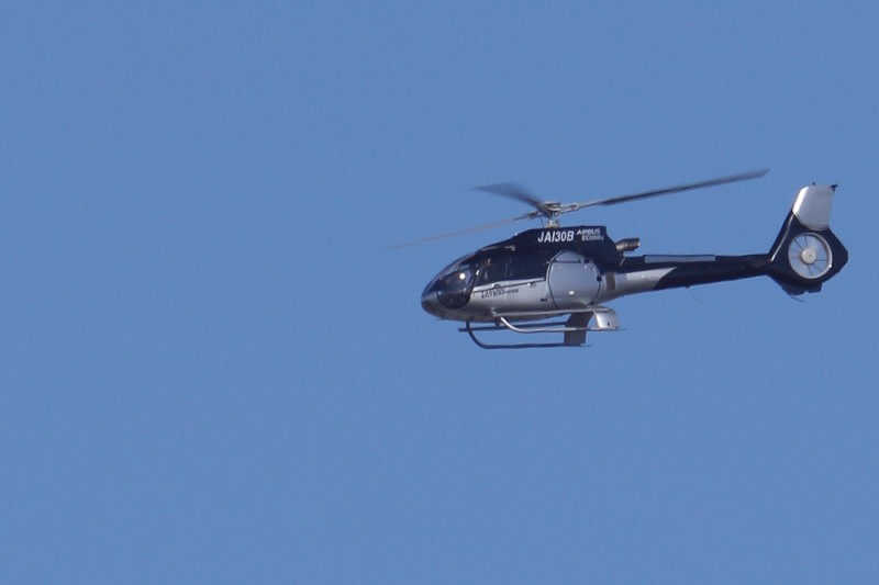 ヘリコプター Ja130b が特徴的 すぐ近くにある世界 野鳥 昆虫 航空機などの写真