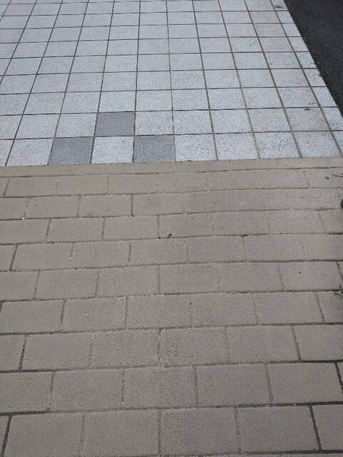 割れないタイルの歩道だね 静岡県 静岡市の 神戸 かんべ です