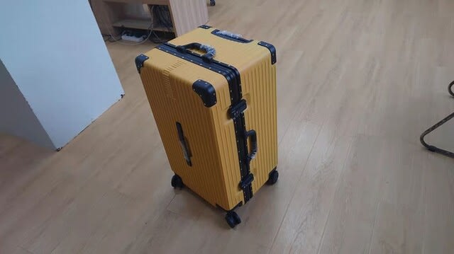 日本出張用のスーツケースが届きました！！ - 負けるなJAPANESE in CHINA