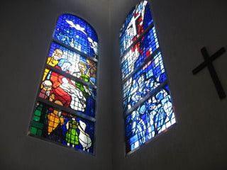 神戸に在る教会で美しいステンドグラスを見た 私のメトロノーム セピア色