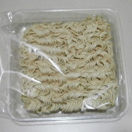 国産小麦100%で再現した、昭和と変わらぬ製法の「インスタントふくろ麺」。もちろん「不味い」。しかも「高い」^^; ── 消費者は、「国内自給+懐かしさ」に、いくらまでカネを出せるのか?の画像