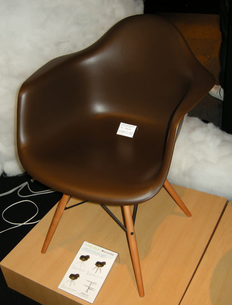 2022年のクリスマス イームズ シェルチェア 天童木工別注品 ダイニング